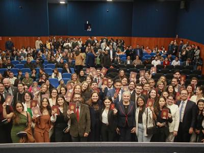 Notícia destaque: Advogados, advogadas e estagiários recebem carteira da OAB-MT em solenidade realizada na Seccional